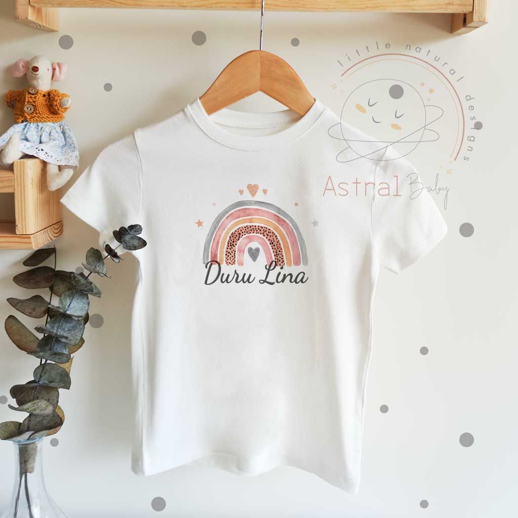 Soft Tonlar Gökkuşağı ve Kalp Temalı Çocuk T-shirt